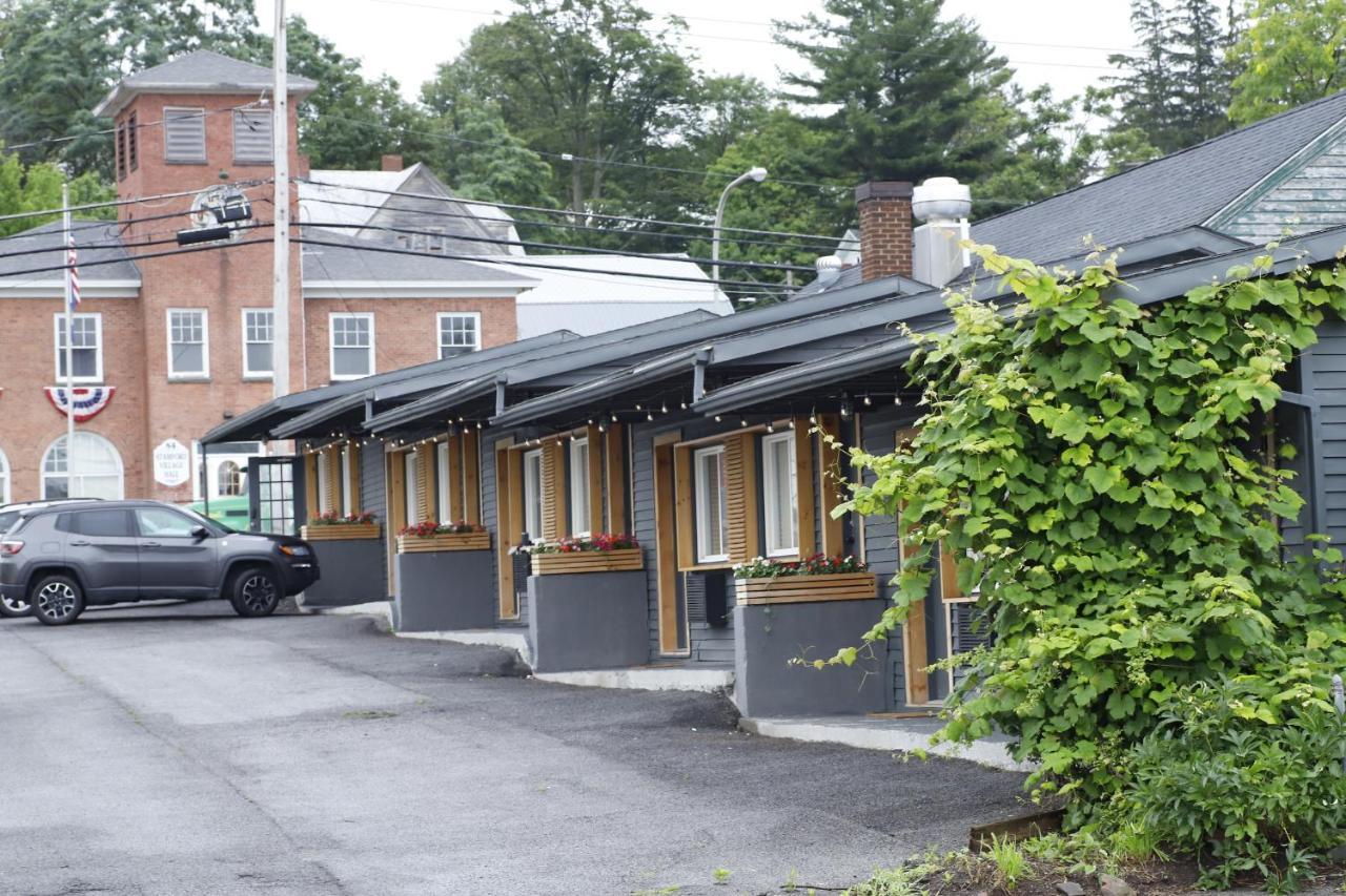 The Vine On Main Motel Stamford Exterior photo